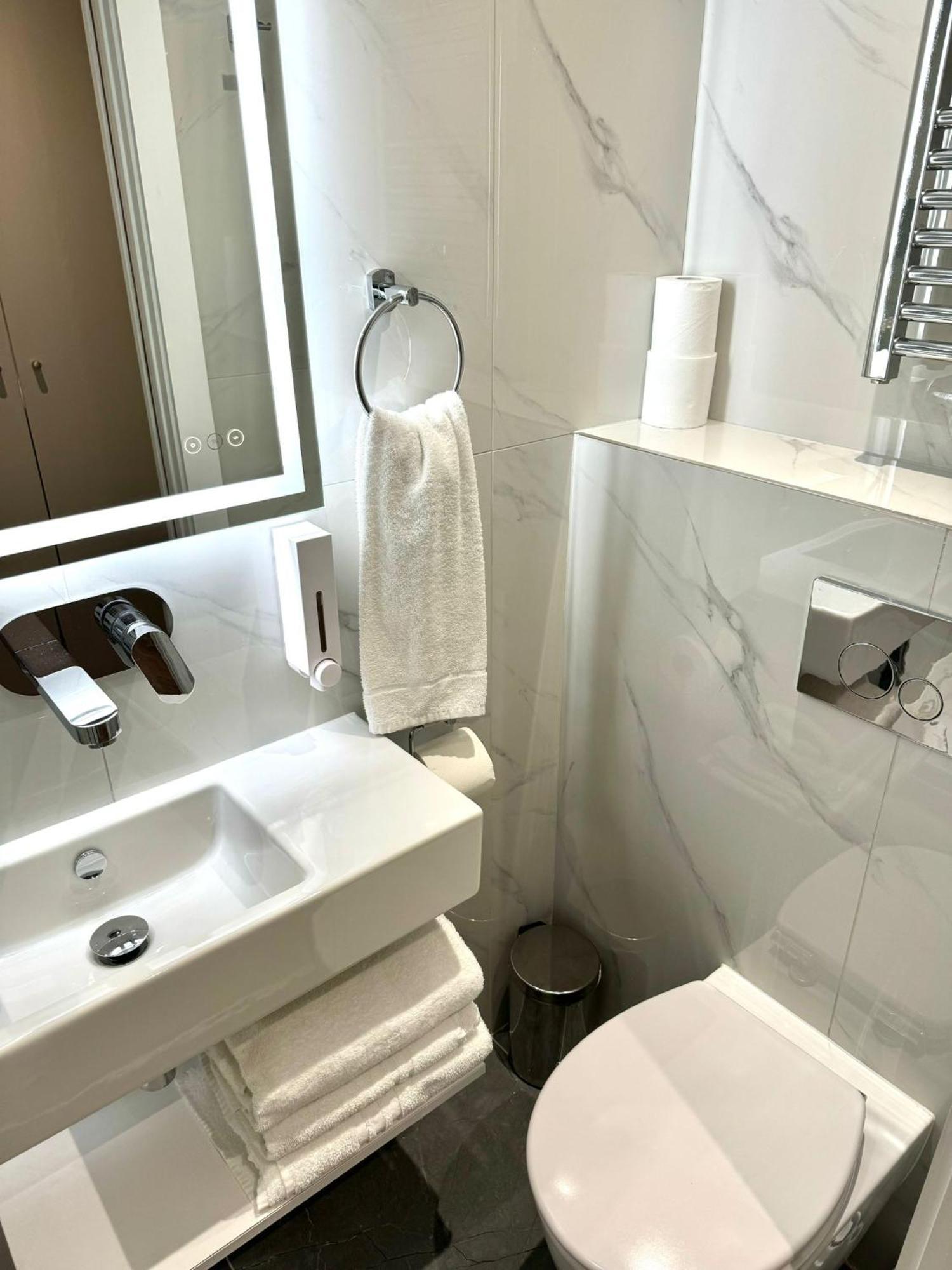 Nox Richmond Aparthotel Richmond  Buitenkant foto